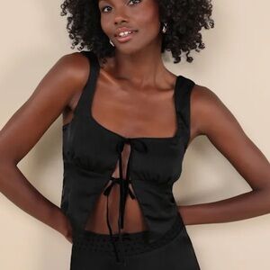 NIA tie front crop top